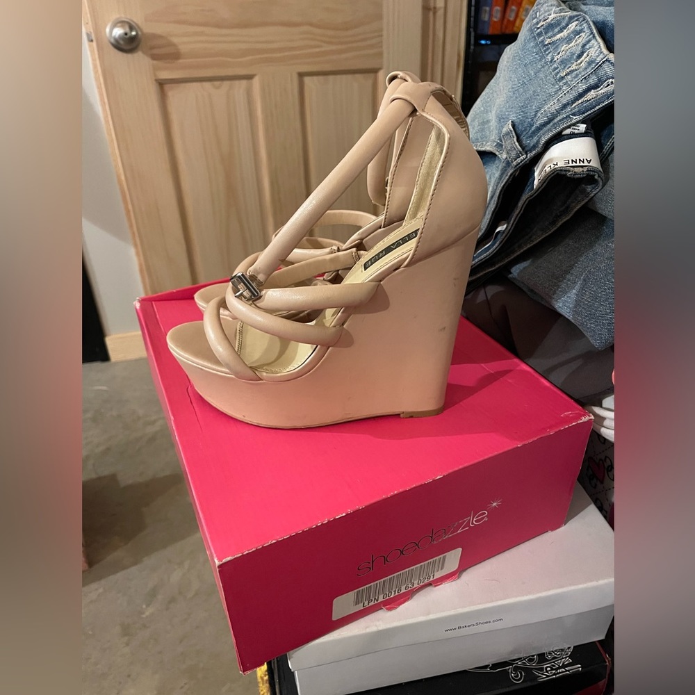 Shoe Dazzle Nude Wedge